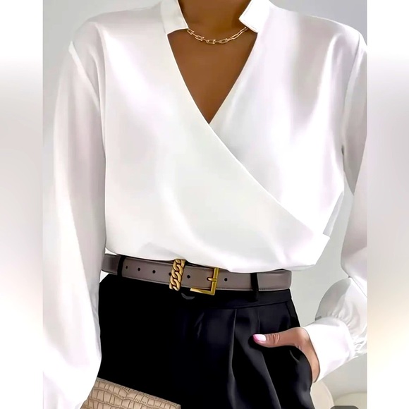 🎄Classic Surplice Neck Long Sleeve Blouse - Picture 4 of 4